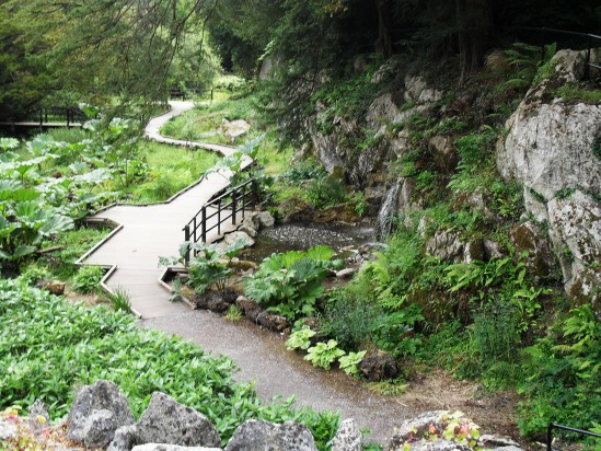 Pathway through rocks - Public Domain Photograph